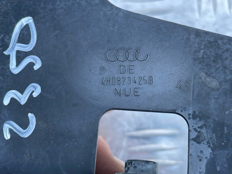 Кронштейн, кріплення рамка, тримач 4H0823425B Audi S8