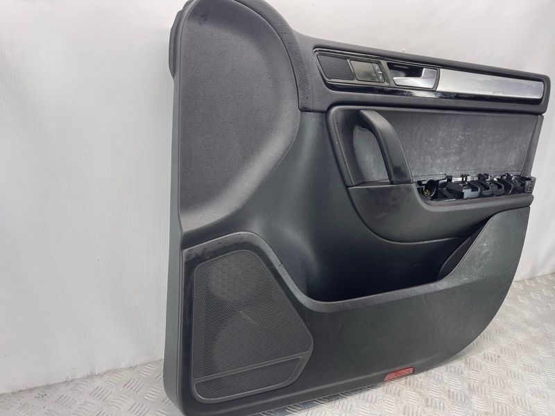 Обшивка дверей Volkswagen Touareg