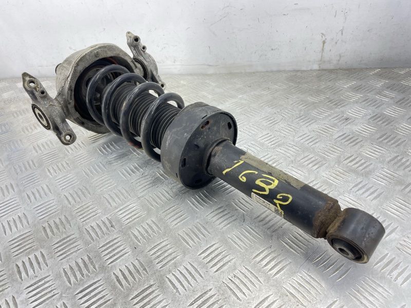 Стойка амортизатора в сборе с пружиной 7P6513029BG Volkswagen Touareg