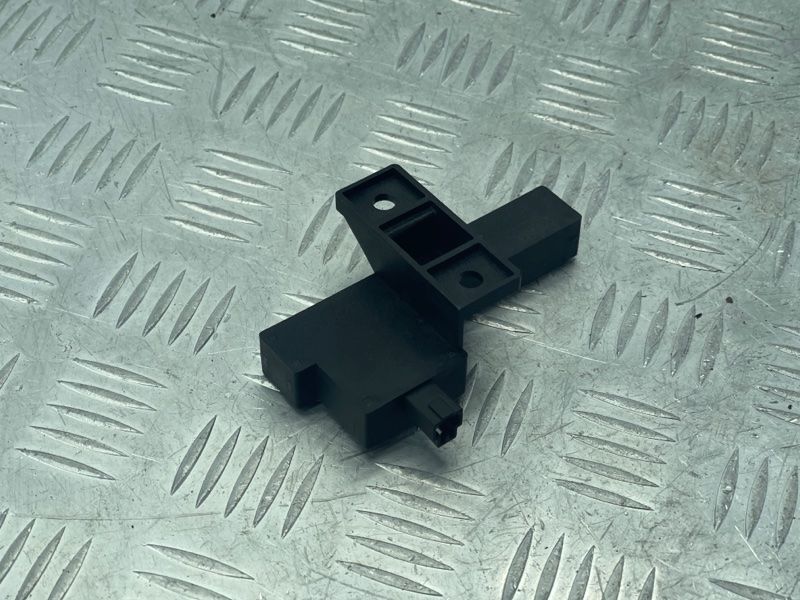 Антенна бесключевого доступа (KESSY) 8K0907247 Audi Touareg Audi A4, Audi A4 Allroad, Audi A5, Audi A6, Audi A7, Audi A8, Audi Q5, Audi RS5, Audi RS7, Audi S4, Audi S5, Audi S6, Audi S7, Audi S8, Audi SQ5