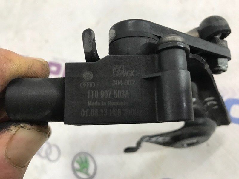 Датчик положення підвіски 8R0941309C Audi A6