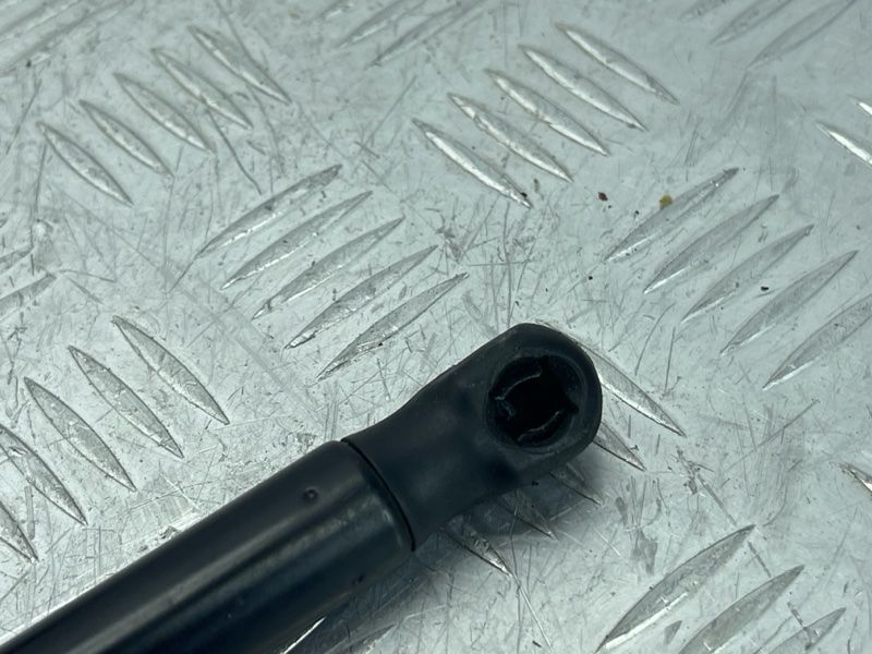 Газовий упор капота 31425788 Volvo XC90