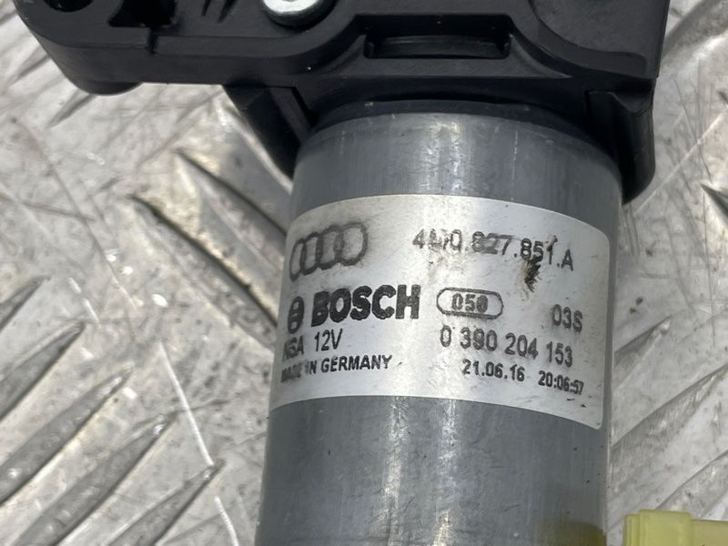 Привідний блок кришки багажника 4M0827851A Audi Q7