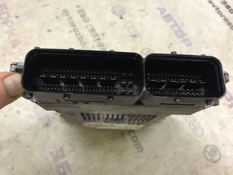 Блок керування двигуном 4G0907551A Audi A7