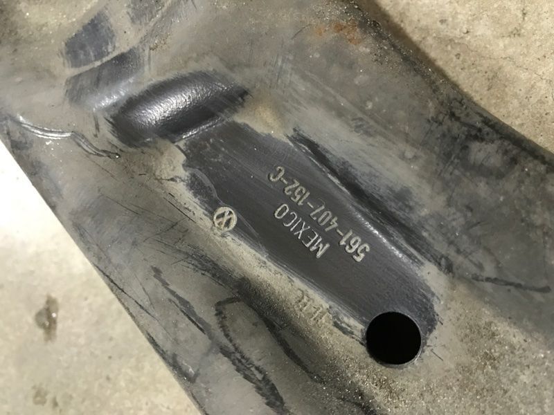 Важіль підвіски 561407152C Volkswagen Passat