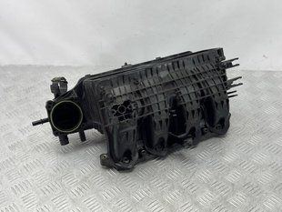 Колектор впускний 04E129711J Volkswagen Jetta