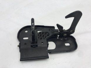 Стопорний гак капота 3C0823480A Volkswagen Touareg