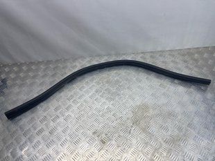 Ущільнювач водовідвідного короба під капотом 4G0823723 Audi A6