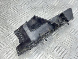 Направляюча переднього бампера 4M0807283 Audi Q7
