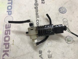 Насос омывателя стекла 1K6955651 Audi Touareg Audi A3, Audi A3 e-tron, Audi A4, Audi A4 Allroad, Audi A6, Audi A6 Allroad, Audi A7, Audi A8, Audi e-tron, Audi e-tron GT, Audi e-tron S, Audi Q3, Audi Q4 e-tron, Audi Q5, Audi Q7, Audi Q8, Audi Q8 e-tron, Audi RS3, Audi RS6 Avant, Audi RS7, Audi RS e-tron GT, Audi RS Q8, Audi S3, Audi S4, Audi S6, Audi S7, Audi S8, Audi SQ5, Audi SQ7, Audi SQ8, Audi SQ8 e-tron, Volkswagen Atlas, Volkswagen Atlas Cross Sport, Volkswagen e-Golf, Volkswagen Golf, Volkswagen Golf Alltrack, Volkswagen Golf R, Volkswagen Golf SportWagen, Volkswagen GTI, Volkswagen ID.4, Volkswagen Jetta, Volkswagen Passat, Volkswagen R32, Volkswagen Rabbit, Volkswagen Taos, Volkswagen Tiguan, Volkswagen Tiguan Limited, Volkswagen Touareg