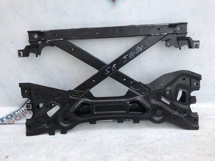 Распорка подрамника 4H0399345N Audi S8
