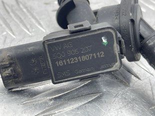 Трубка вакуумна зі зворотнім клапаном 4M1611931E Audi Q7