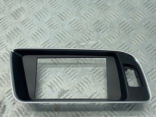 Накладка дисплея 8R1857186P3Q7 Audi Q5