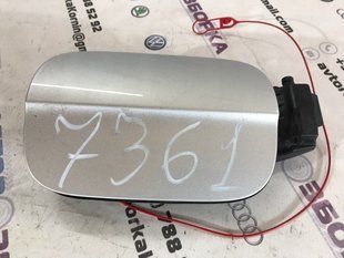 Корпус лючка кришки паливного бака в зборі 8E0010190S Audi Q7