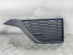 Решетка воздухозаборника бампера 4M0890682B Audi Q7
