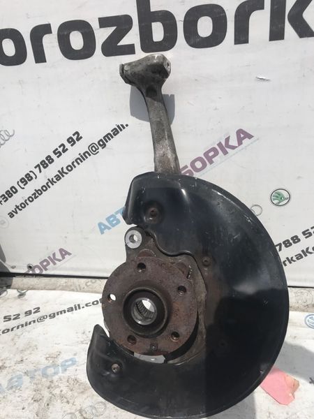 Поворотний кулак / цапфа 4G0407242C Audi A6