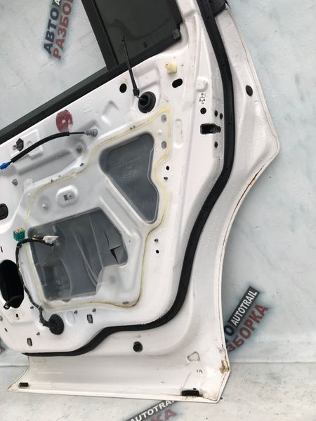 Двері 8A8Z7424630A Ford Flex