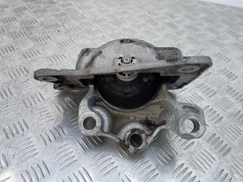 Подушка двигуна 31339949 Volvo XC90