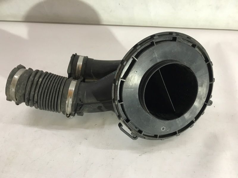 Патрубок воздушного фильтра 4G0129616 Audi S6