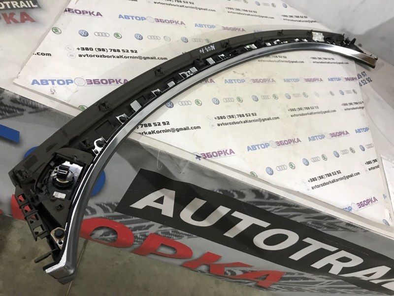 Накладка на торпедо 4G0857051BD6 Audi A6