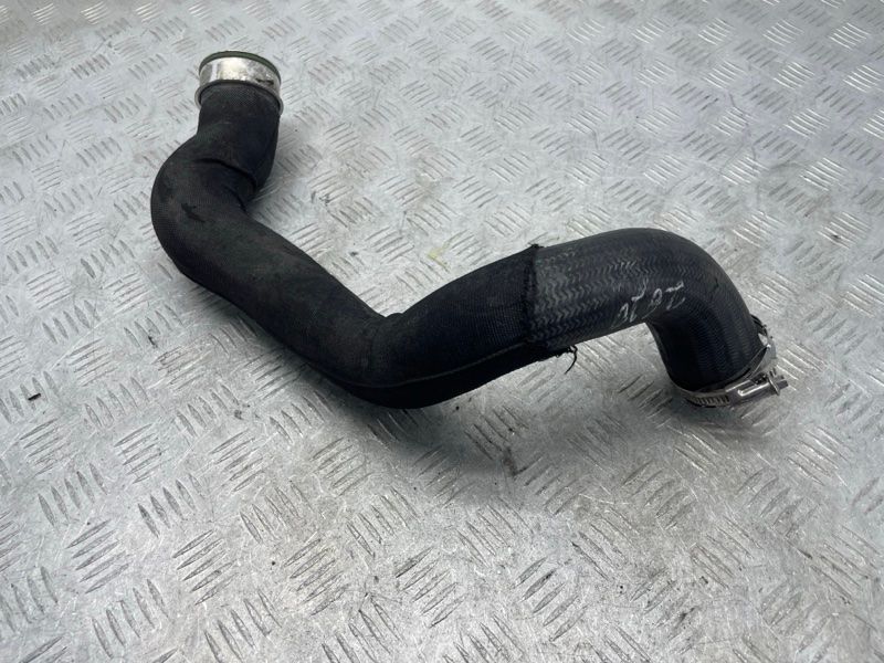 Патрубок інтеркулера 7P0145738 Volkswagen Touareg