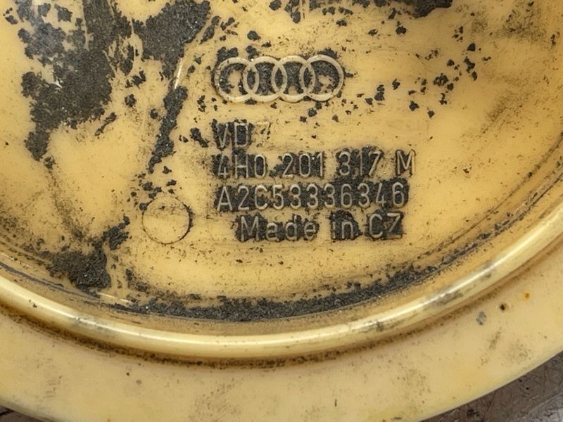 Датчик уровня топлива Audi A8
