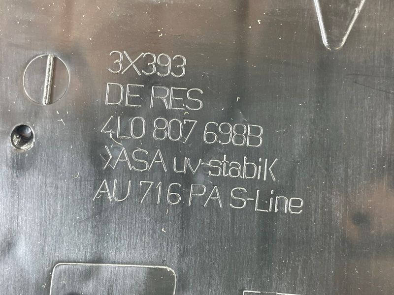 Решітка переднього бампера s-line 4L0807698B01C Audi Q7