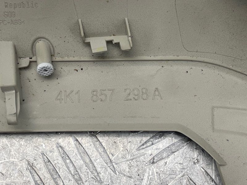 Накладка торпедо 4K1857298A Audi A6