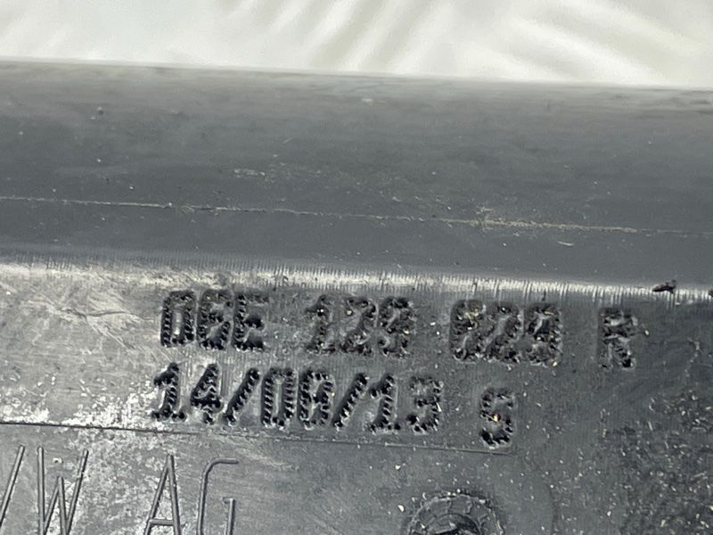Патрубок воздушного фильтра 06E129629R Audi Q7