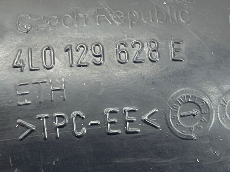 Патрубок повітряного фільтра 4L0129628E Audi Q7