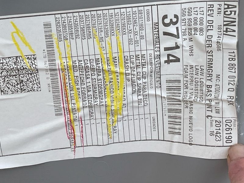 Обшивка дверей 17B867012QRRX Volkswagen Jetta