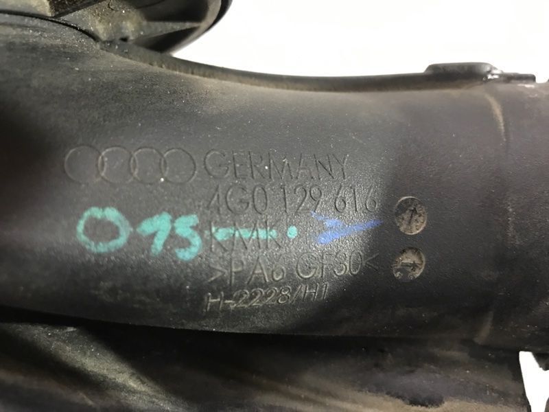 Патрубок воздушного фильтра 4G0129616 Audi S6