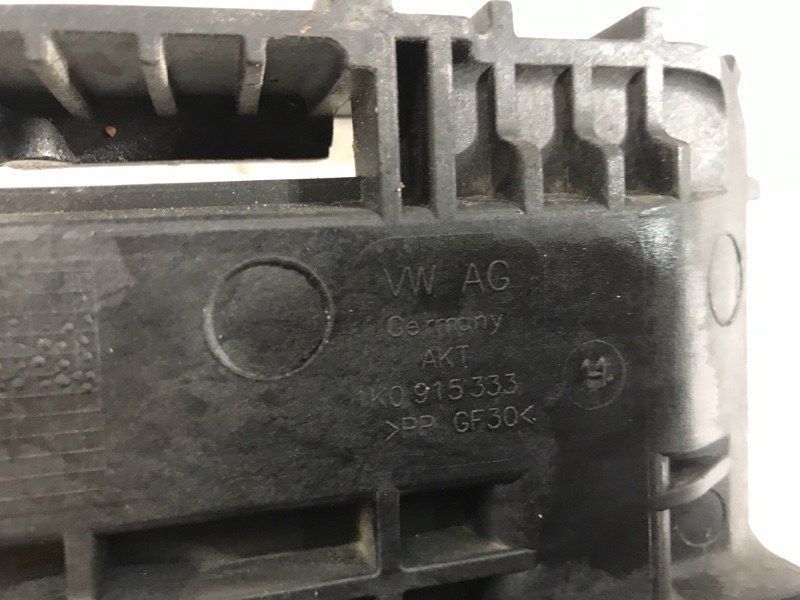 Поддон для аккумулятора 1K0915325B Volkswagen Tiguan