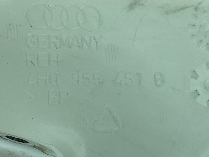 Бачок омивача скла Audi A8