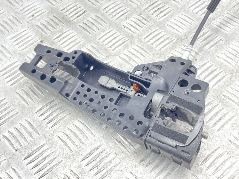 Кронштейн ручки 8u0837886 Audi Q3
