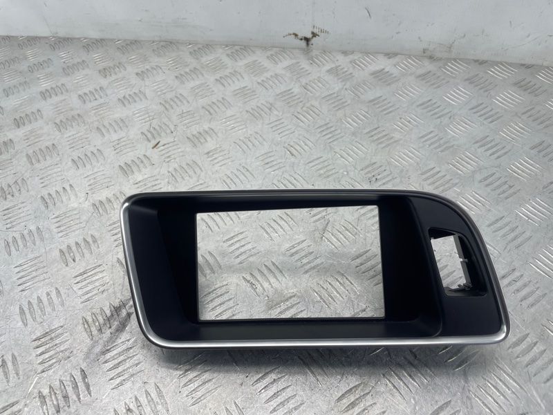 Накладка дисплея 8R1857186P3Q7 Audi Q5