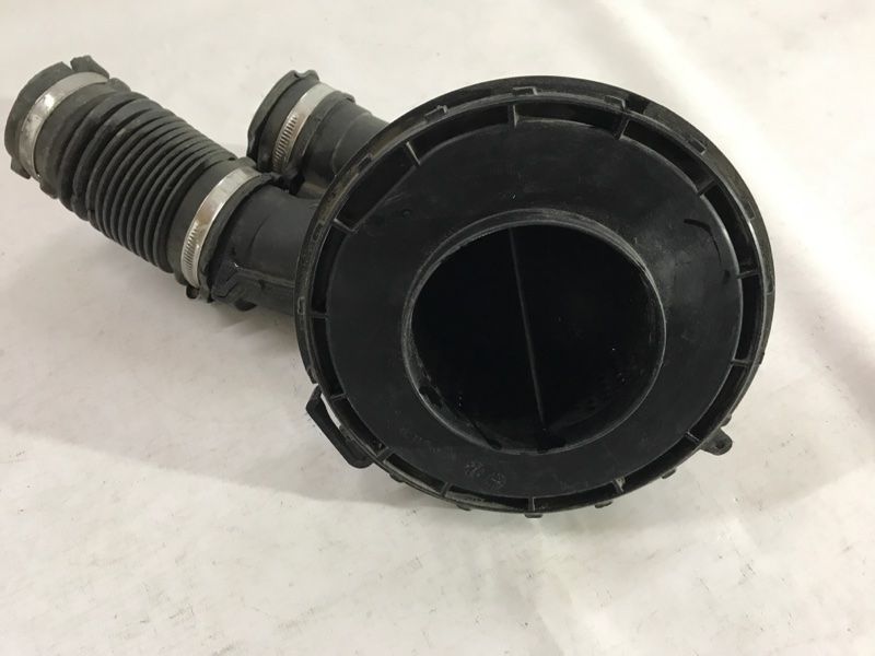Патрубок воздушного фильтра 4G0129616 Audi S6