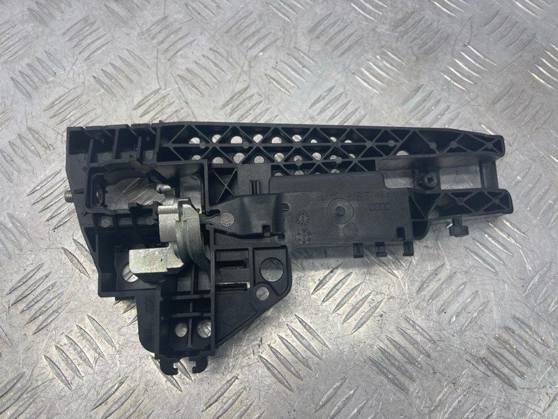 Кронштейн ручки 4H0837885 Audi A7