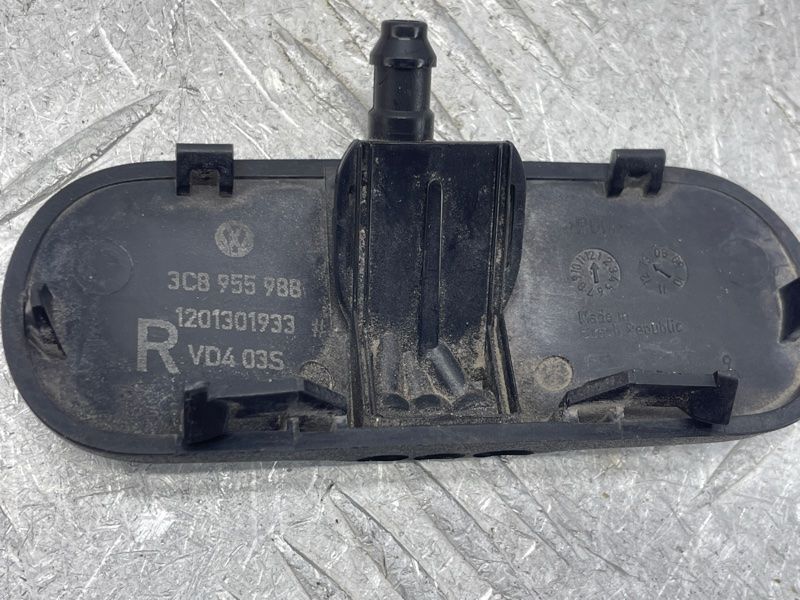 Форсунка омивача лобового скла 3C8956988 Volkswagen CC