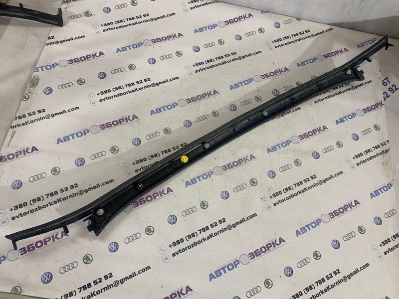 Накладка крышки багажника верхняя центральная 4G8827229 Audi A7 Audi A7, Audi RS7, Audi S7
