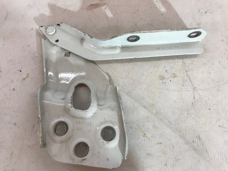 Петля капота 7P6823301 Volkswagen Touareg