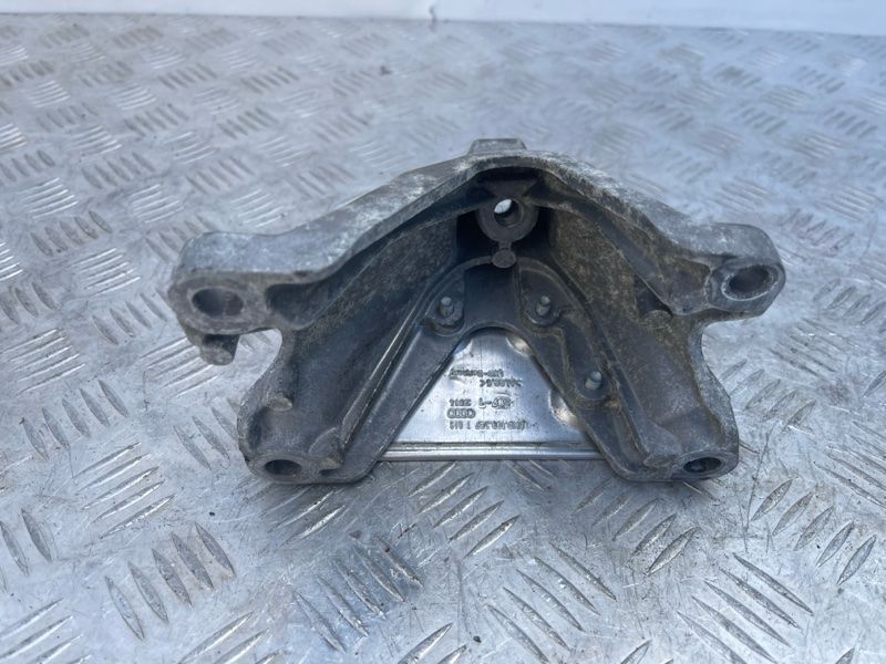 Опора / кронштейн двигуна 8K0199307BG Audi Q5