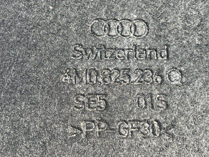 Защита / Шумоизоляция двигателя задняя 4M0825236Q Audi Q7