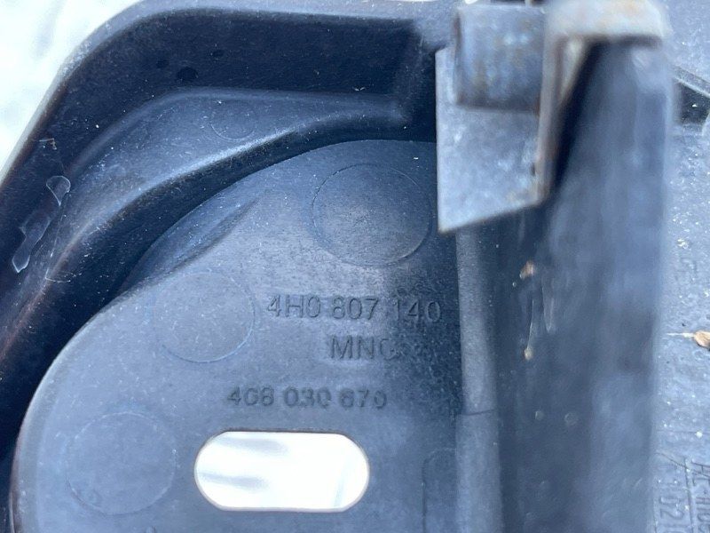 Кронштейн переднего бампера 4H0807140 Audi S8