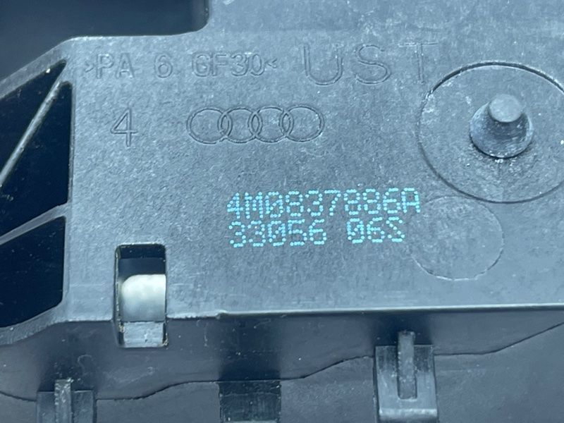 Кронштейн ручки Audi Q7