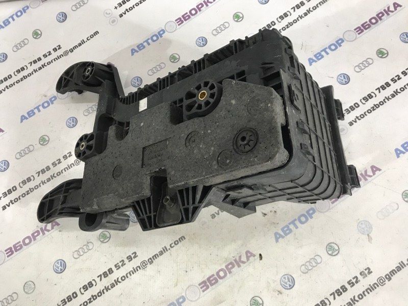 Поддон для аккумулятора 1K0915325B Volkswagen Tiguan