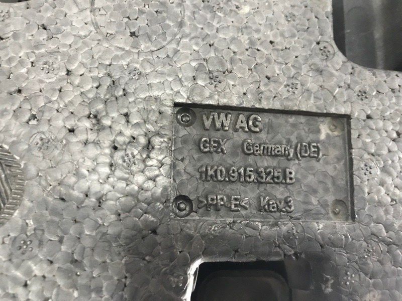 Поддон для аккумулятора 1K0915325B Volkswagen Tiguan