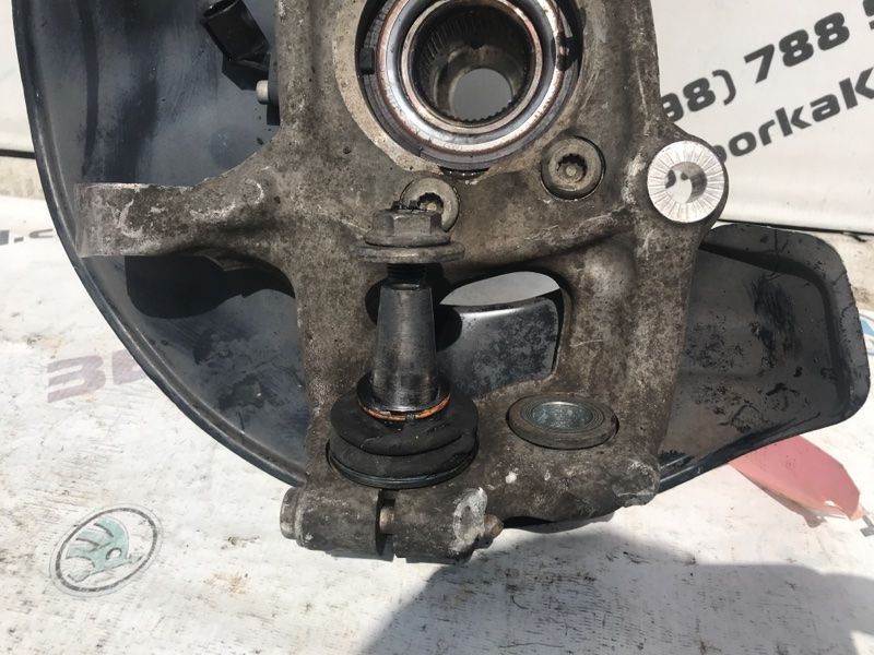 Поворотний кулак / цапфа 4G0407242C Audi A6