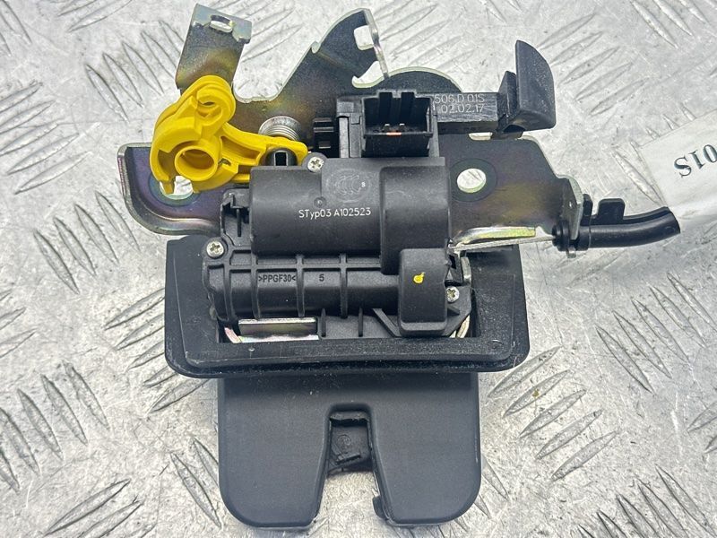 Замок крышки багажника 4M0827506D Audi Q7