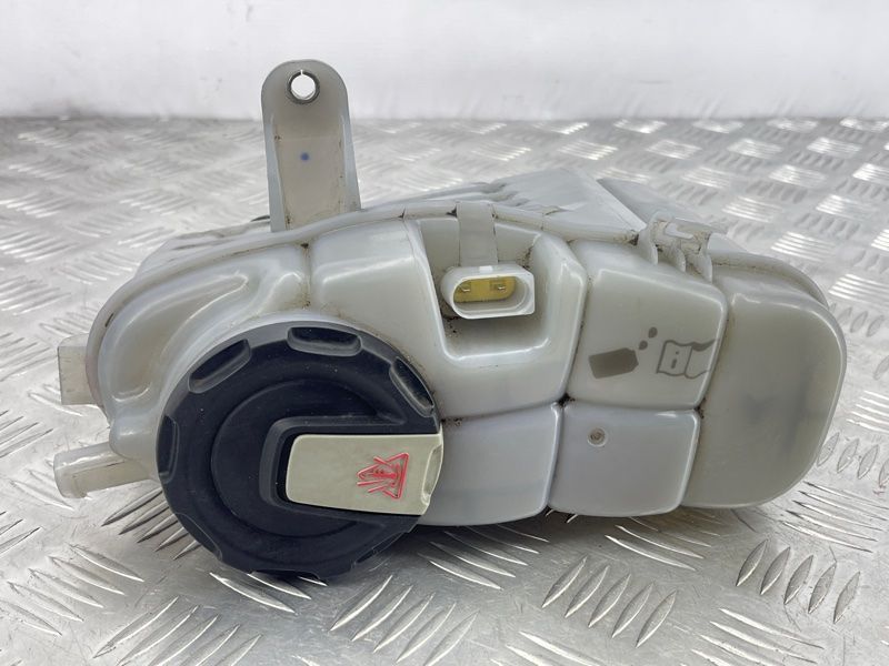 Розширювальний бачок 4K0121405K Audi A6